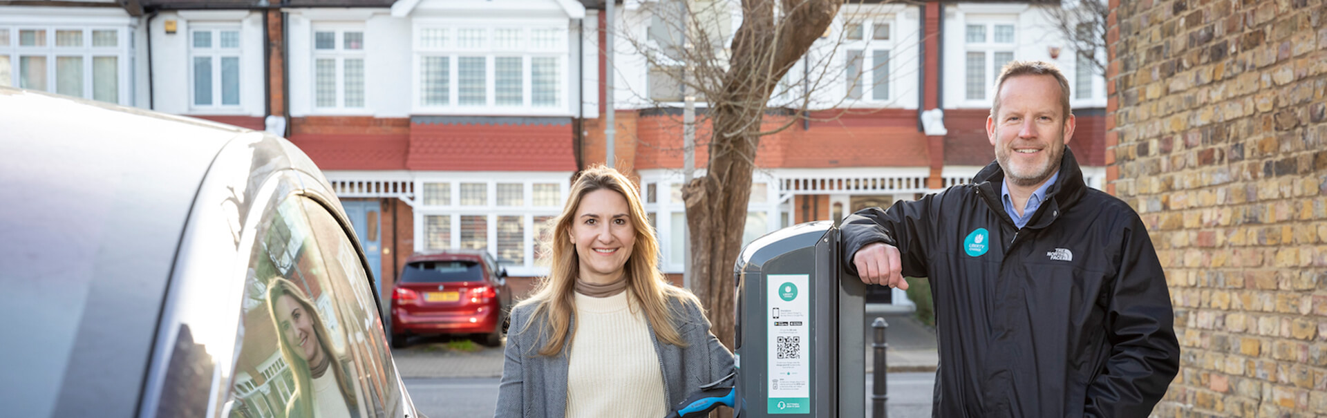 Woman charging a car witch charge point